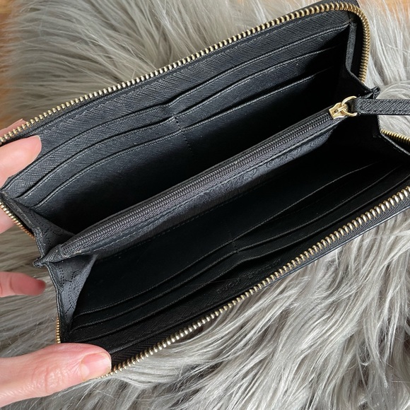 Michael Kors Large Black Wallet - Picture 5 of 7